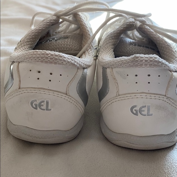 asics white cheer shoes